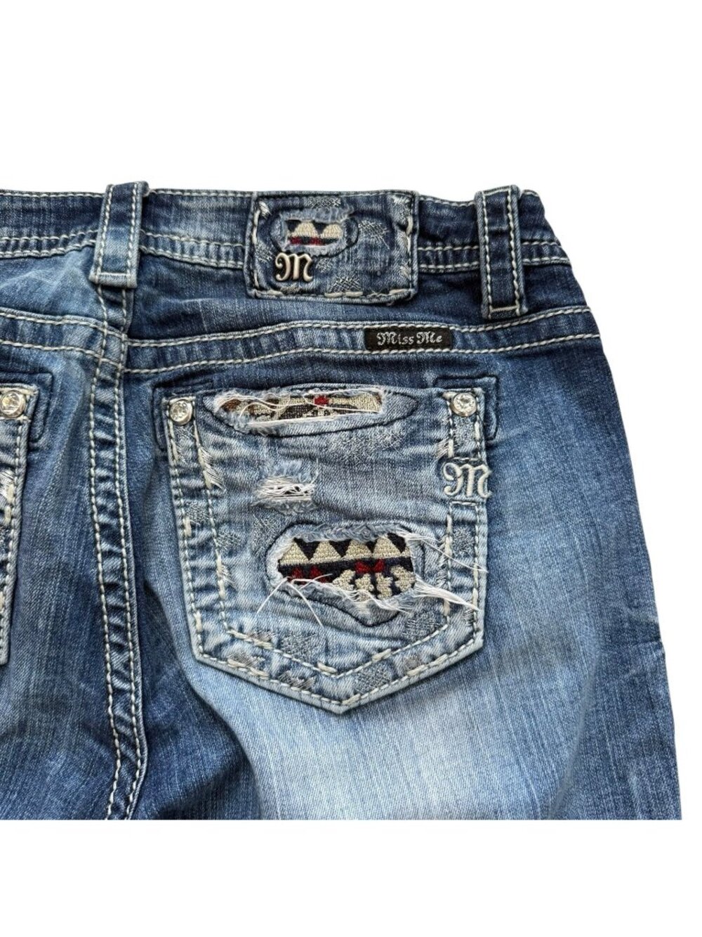 Miss Me Jeans Mid-Rise Capri Sz 30 Distressed Pocket Rhinestone Western MP8924P